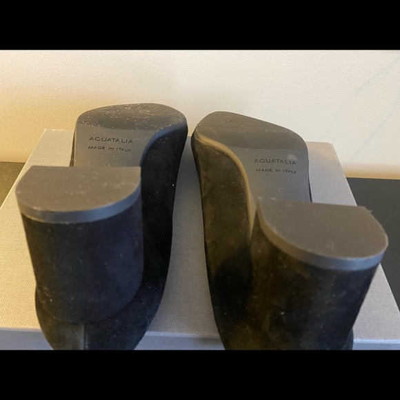 Aquatalia Kayleigh Black Suede Pump - Picture 7 of 9